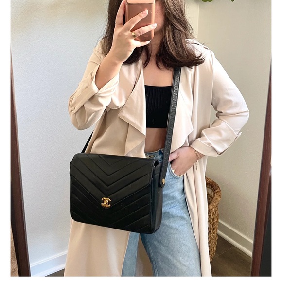 🚫SOLD🚫 Vintage Chanel Envelope Turnlock Lambskin Bag - Picture 15 of 16